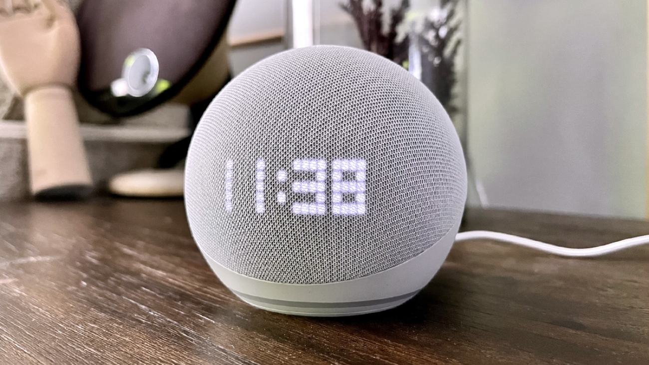 An-angle-on-the-5th-gen-Echo-Dot-with-Clock.jpg